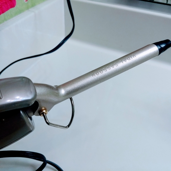 GOLD VIDAL SASSOON CURLING IRON - Picture 1 of 14